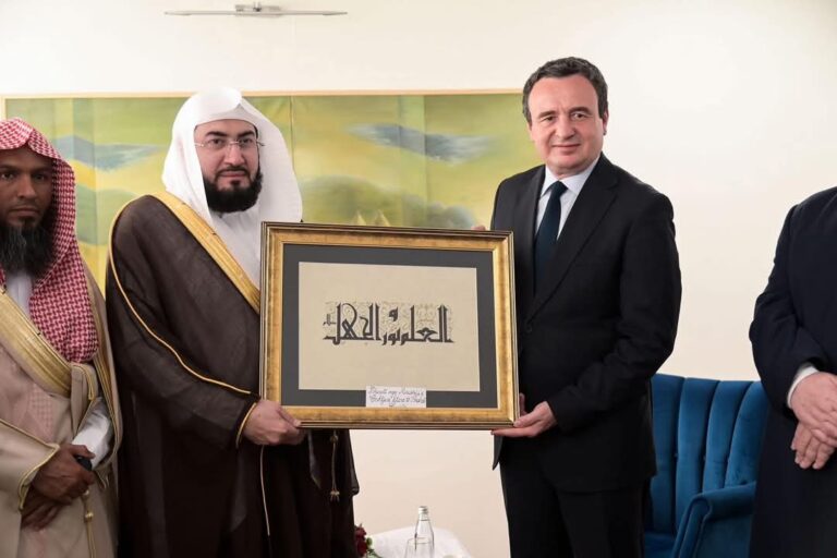 Kurti pret në takim imamin e Qabesë: Kosova mirënjohëse për mbështetjen e Arabisë Saudite