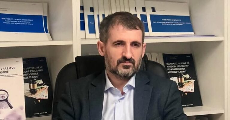 Miftaraj: Deputetët e LVV i kanë ra shkelm fukarallakut, Kuvendi po duket si sfilatë mode