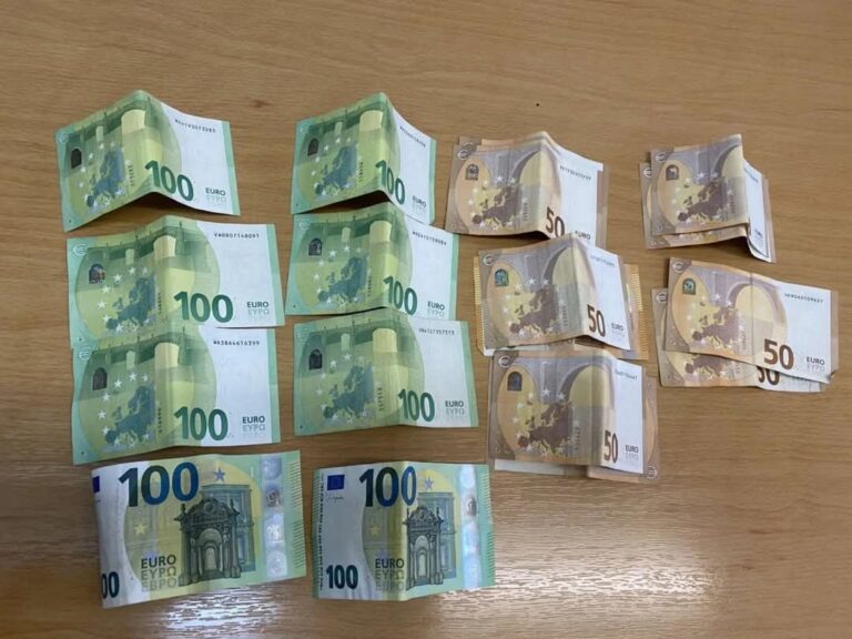 Imami i Junikut e gjen një kuletë me 1300 euro, e dorëzon në polici – paratë i kthehen pronarit