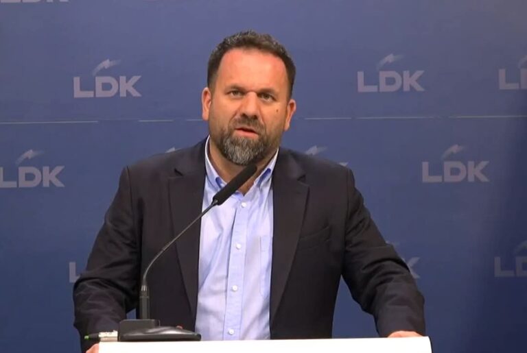 Rukiqi: VV-ja po ushtron presion te ZRrE që të mos e ndryshojnë vendimin për daljen e bizneseve në treg të hapur