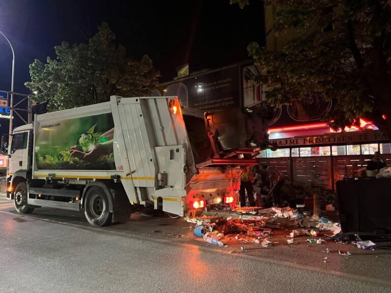 Rama poston video duke i larguar mbeturinat: Kryeqyteti është i qytetarëve jo i sabotuesve