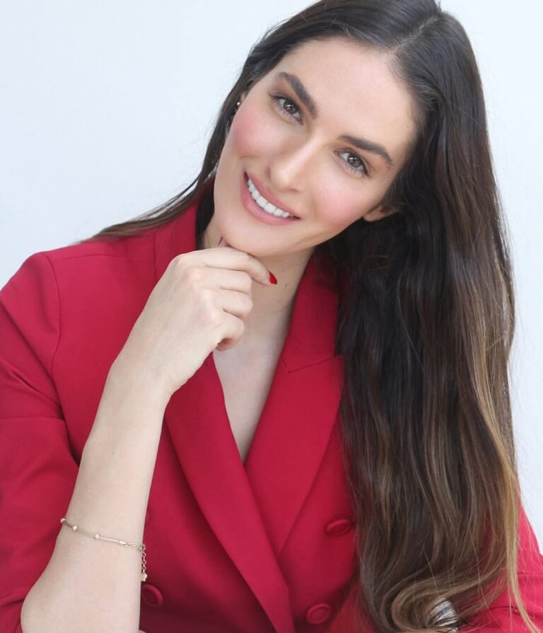 Mes jetës luksoze kështu po i edukon fëmijët Emina Cunmulaj