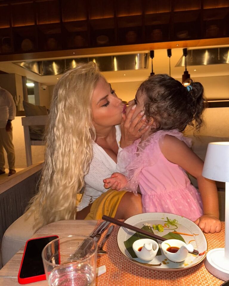 Në ditëlindjen e saj, Marina zbulon për herë të parë portretin e vajzës