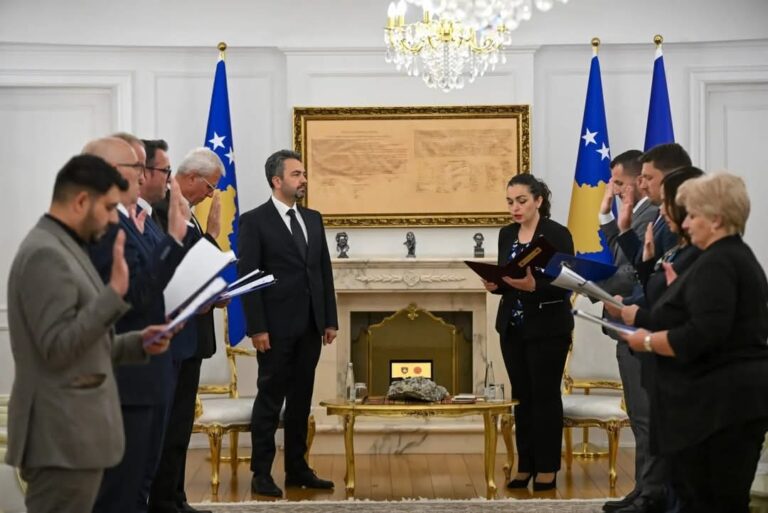 Anëtarët e rinj të Komisionit Qendror të Zgjedhjeve betohen para Osmanit