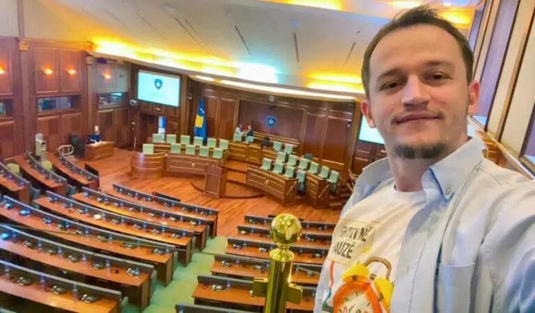 Cakolli: Mbi 300 mijë euro shkuan për deputetët për më pak se dy orë punë efektive