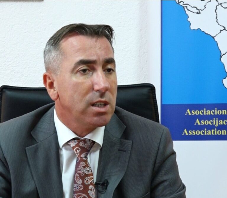 Ibrahimi i emocionuar: U kërcënova me jetë pas debateve me ministrin Hekuran Murati