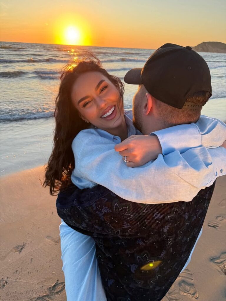 Bora dhe Donaldi ndajnë momente të ëmbla nën përqafimin e njëri-tjetrit