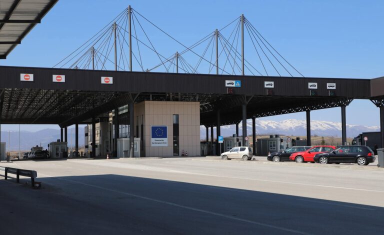 3 deri në 5 minuta për të hyrë e dalë nga Kosova