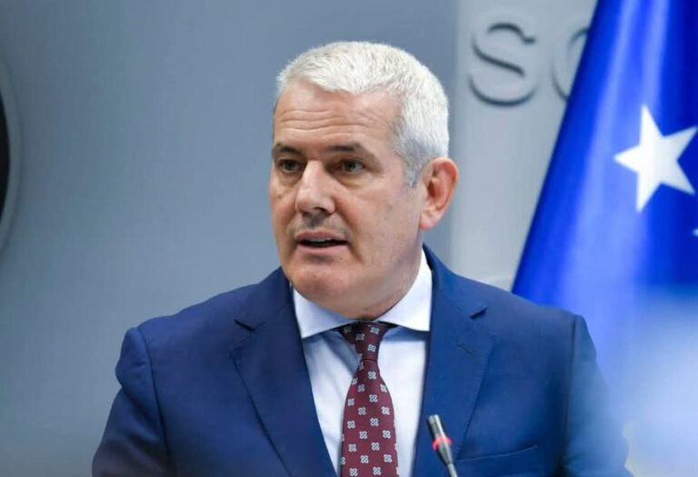 Zollat në veri, Sveçla: Beogradi i ka stimuluar e furnizuar grupet terroriste dhe bandat kriminale