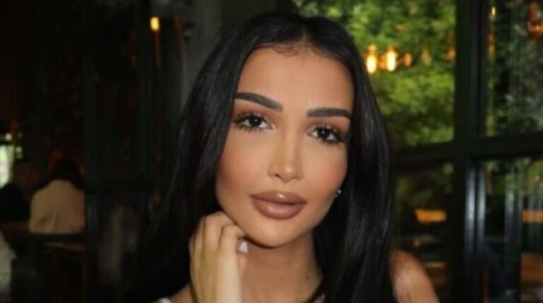 Xheneta çudit rrjetin, fytyra e fshehur gjoksi në fokus