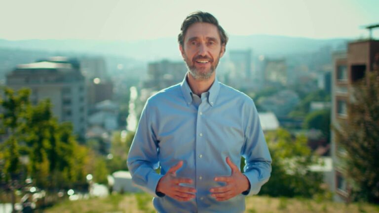 Uran Ismaili për Prishtinën, Tasholli: Nuk është provuar në Prishtinë – Nuk flet me fjalë të mëdha, është më afër qytetarit – kemi provuar arkitektë, sharrëxhi