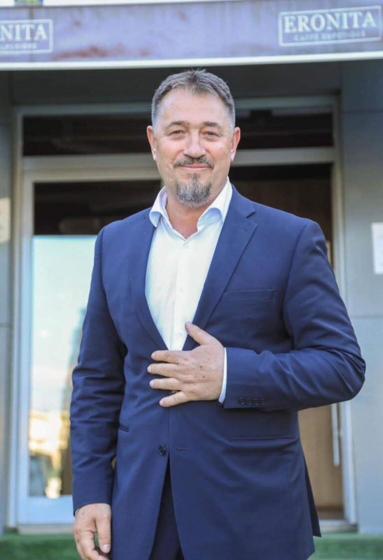 Garë e “nxehtë” në Skenderaj: Sami Lushtaku zyrtarizon kandidaturën për kryetar