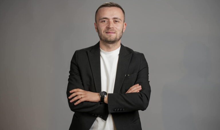 Pacolli i LDK-së: Xhelal Sveçla i ka shpenzuar 3 mijë e 300 litra naftë për 40 ditë pune, 55 mijë kilometra