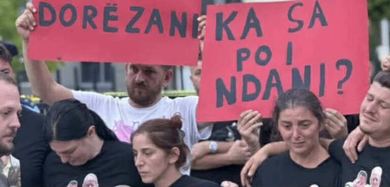 Protestohet në Gjilan, pas vrasjes së trefishtë