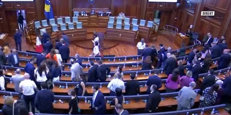 Dy propozime nuk kalojnë, shtyhet seanca