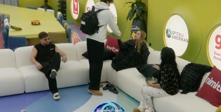 Klodiani “prank” banorëve, bën sikur po largohet nga shtëpia