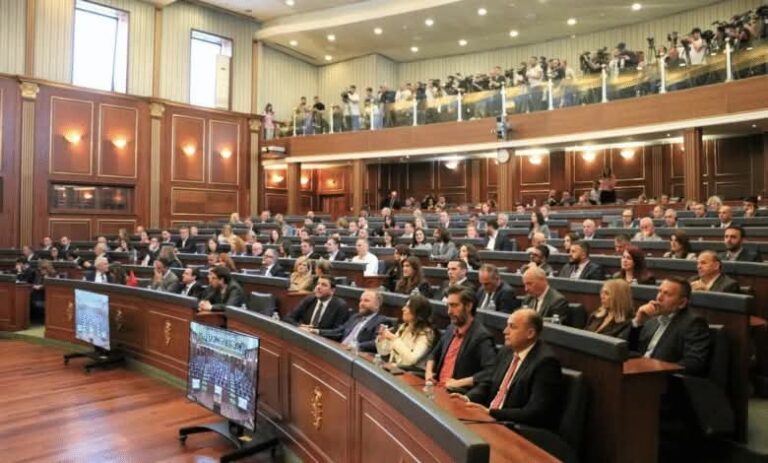 PDK, LDK, AAK dhe NISMA bojktojnë seancën e për buxhet – bashkohen në ora 14:00