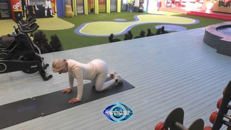 Dolce nis ditën me ushtrime, shfaq me linjat e zjarrta trupore