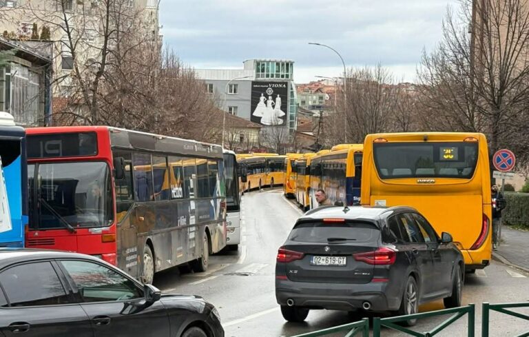 Vazhdon protesta, as sot s’ka transport publik në Prishtinë