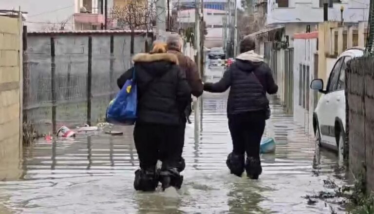 Përmbytjet në Durrës: 800 banesa të përmbytura, mbi 300 persona të evakuuar