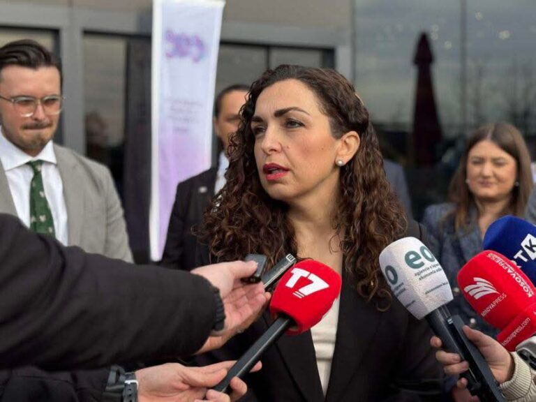 Presidentja Osmani viziton Gjakovën pas vërshimeve: Do të punojmë bashkërisht që kjo të tejkalohet!